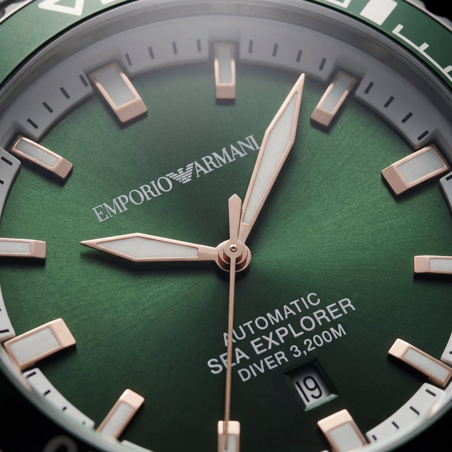 Premium Silver Stainless Steel Diver Style Watch Green Dial White Ring Date Display Sport Luxury Watch – Men