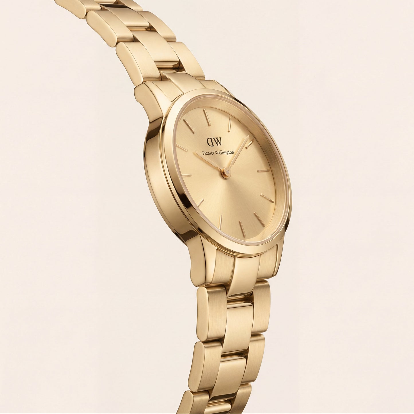 Classic Gold Minimal Watch – Heritage Brushed Edition