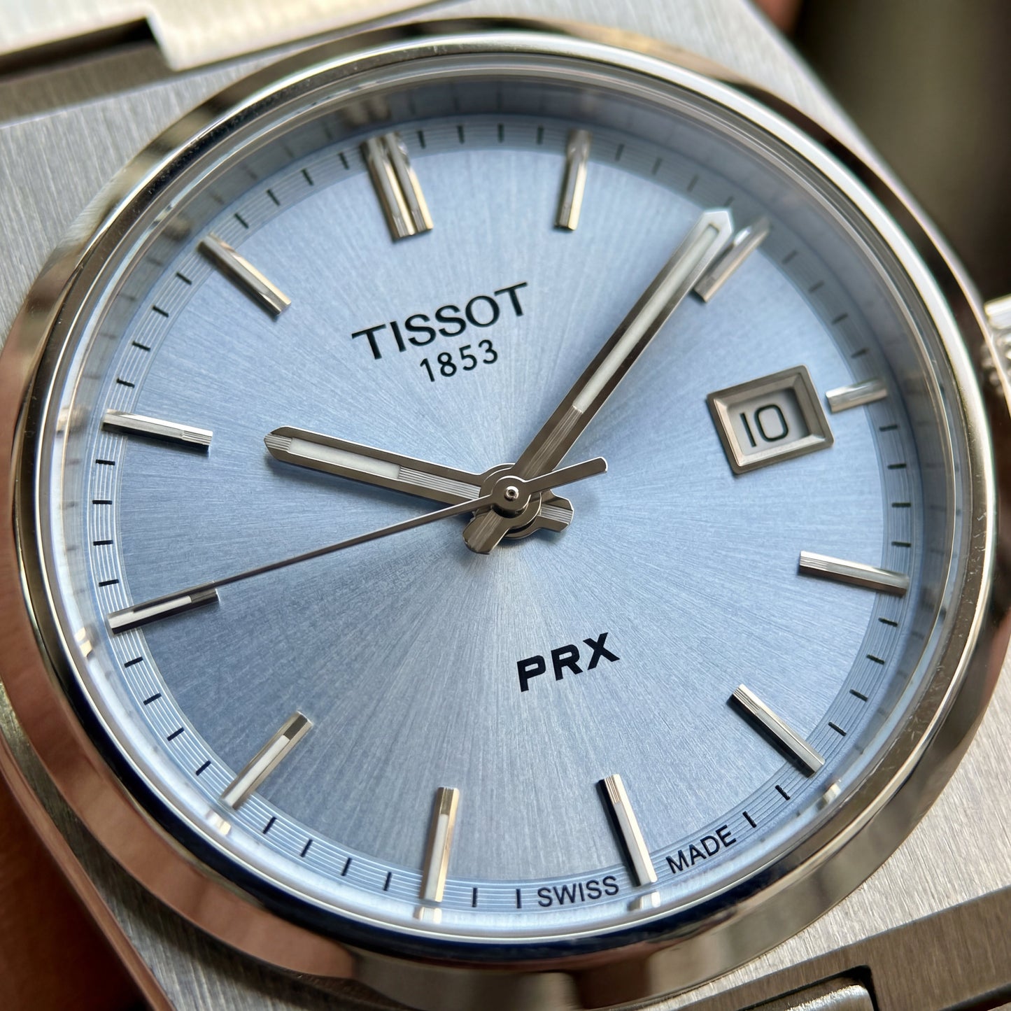 Stainless Steel Integrated Bracelet Ice Blue Sunburst Dial Date Watch – Unisex