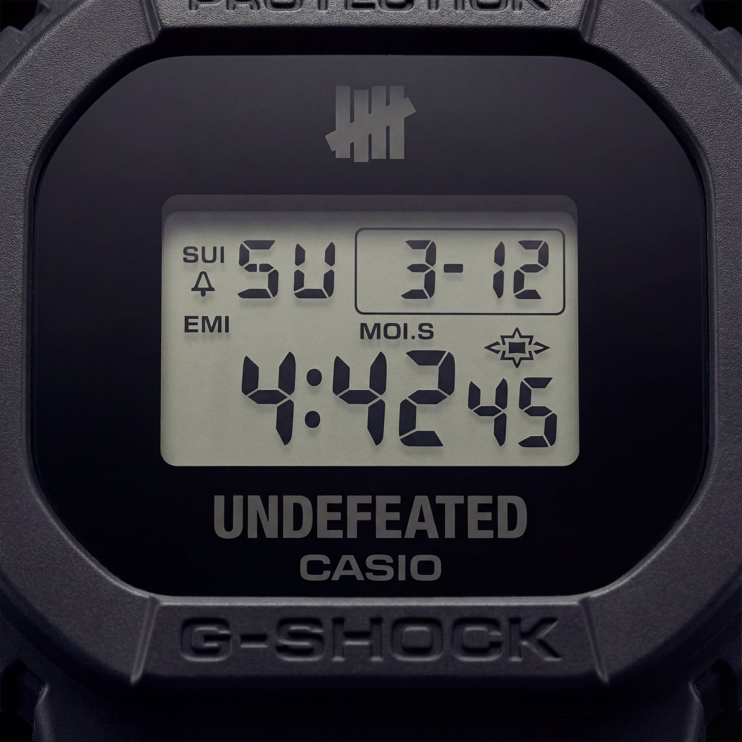Urban Camo Digital Shock-Resistant Men’s Watch