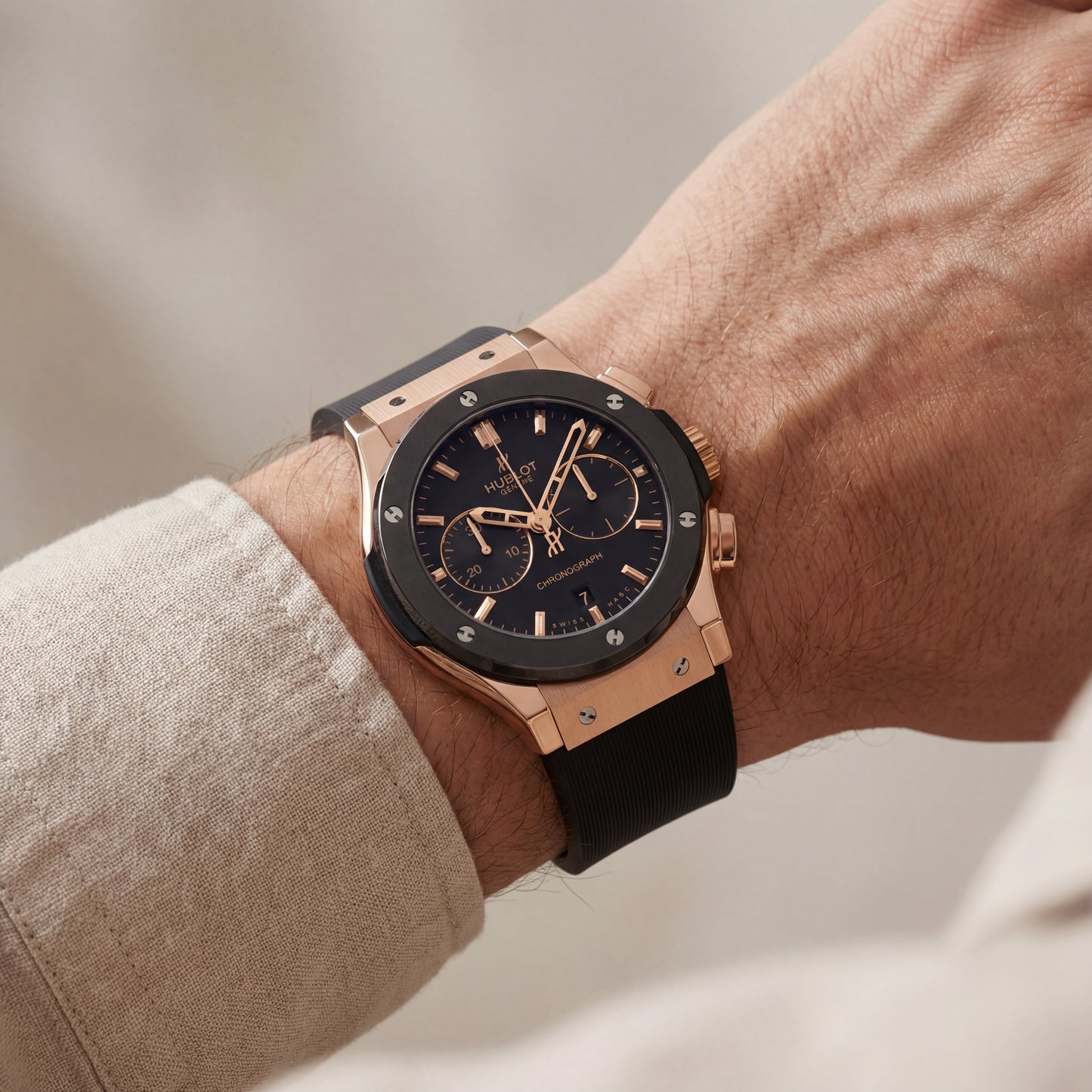 Rose Gold Chronograph Watch – Black Dial with Rubber Strap